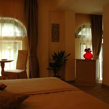 하이 부티크 호텔 3*