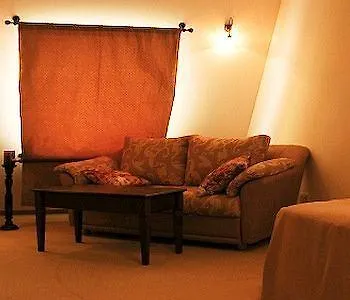 Hi Boutique 3* Warna